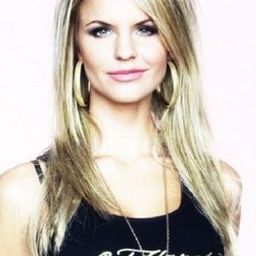 Eileen Kvaale Røst 飾演 Offer