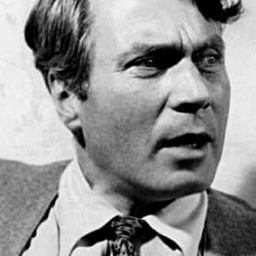 Fernando Wagner 飾演 Father of Maria I