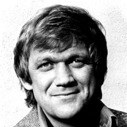 Bo Svenson - 轟天諜戰演員 飾演Vadim