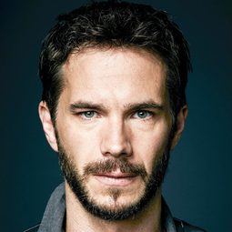 占士·達斯 飾演 Patrick Blackett