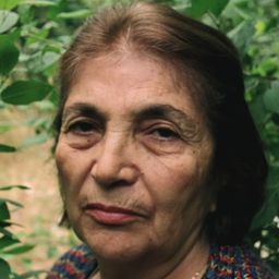 Fatma Ceylan 飾演 Nine