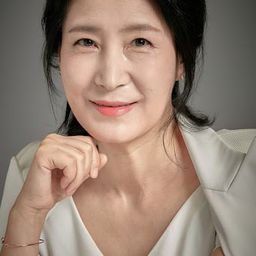 鄭雅美 飾演 Bae Jeong-ja