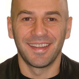 Michaël Goldberg 飾演 Un convive