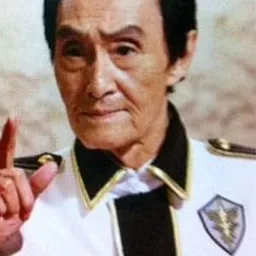 西沢利明 飾演 Commander Qom