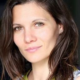 Fanny Blanchard 飾演 La jeune ouvrière