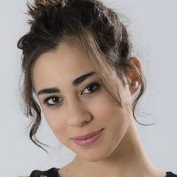 艾娜奎諾內斯 - 蒙上你的眼：逃出巴塞隆納演員 飾演Elena