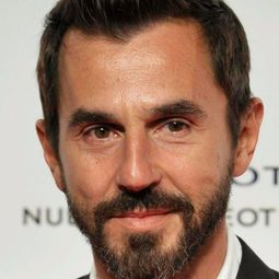 桑提·米蘭 - You and I演員 飾演Policía