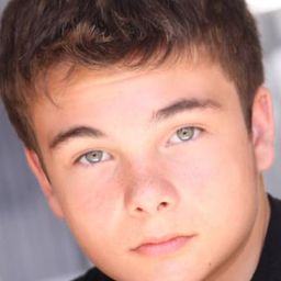 諾亞·馬修斯 飾演 Jonah