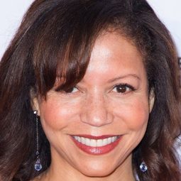 葛蘿莉亞·魯本 - 林肯演員 飾演Elizabeth Keckley