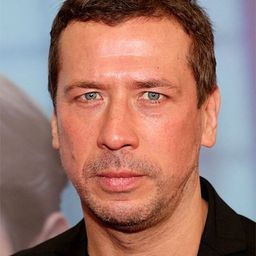 Andrey Merzlikin 飾演 Sergey