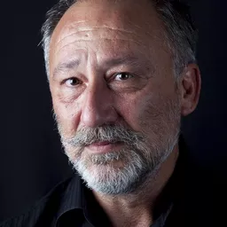 歐坦·埃基奇勒 飾演 Almancı Sedat