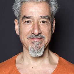 Sergio Pazos 飾演 Panorámix