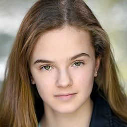 Karma Meyer 飾演 Anna