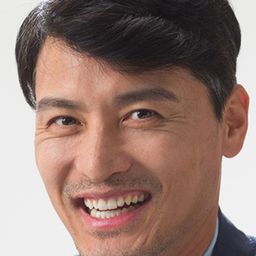 Jeong Ui-gap 飾演 Section Chief