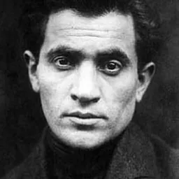 Alexander Granach 飾演 Comrade Kopalski