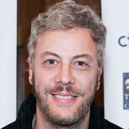 Guilherme Weber 飾演 Antonio Fairman