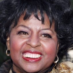 Loretta Long - Sesame Street's 50th Anniversary Celebration演員 飾演Susan