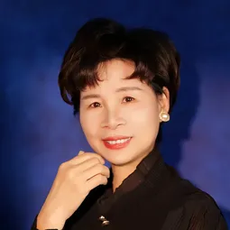 李德如 飾演 Aunt Ru