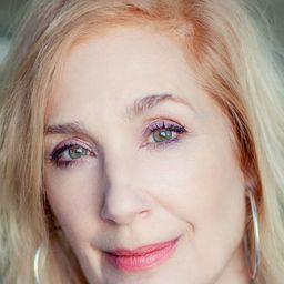 Susan Priver 飾演 Glory Hutchins