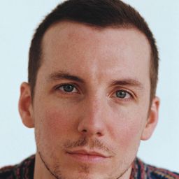 Pier-Luc Funk 飾演 Rivette