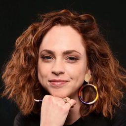 菲奧娜·道里夫 飾演 Nica Pierce