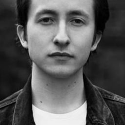 Jonah Lees 飾演 Morty Rifkin