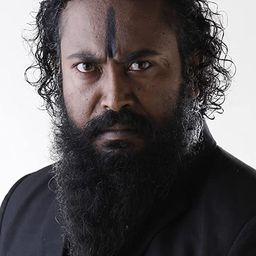 Ramachandra Raju 飾演 Dhanunjay