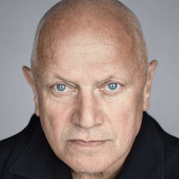 史蒂芬·貝寇夫 - 機密邂逅演員 飾演Reginald Shaw