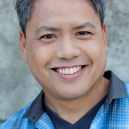 Jonathan Lim 飾演 Internet Clairvoyant