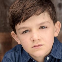 Brenden Sunderland 飾演 Bobby