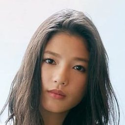 石井杏奈 飾演 Tsubaki Sawabe