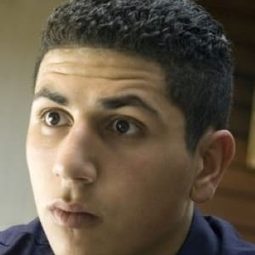 伊利亞斯·奧賈 飾演 Sabri