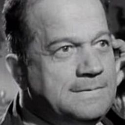 Frederick Schiller 飾演 Alfred Baum