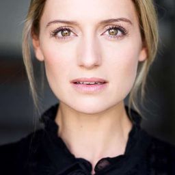 Hayley McCarthy - 希薇的愛演員 飾演Sarah Evans