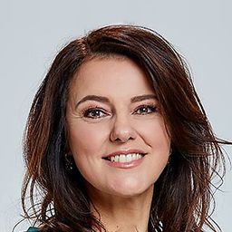 Susan Visser 飾演 Anouk Verschuur