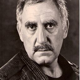 Reuven Dayan 飾演 Rachamim Danon