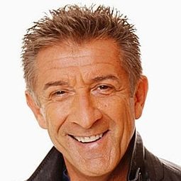 Ezio Greggio - 聖誕假期 90演員 飾演Arturo