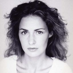 Anaïs Gilbert - 閃爆水球隊演員 飾演Elsa