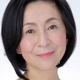 Maki Isonishi 飾演 