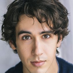 蕾莉·戴維斯 - 狙擊戰線之刺客終章演員 飾演Stoner Driver