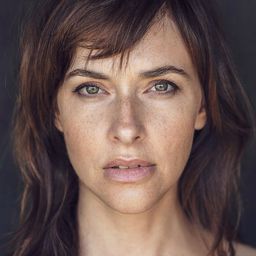 Kim Riedle - 柏林夢遊蹤演員 飾演Mrs Novak - Art Teacher