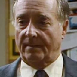 Alistair Duncan - Demonstrator演員 飾演Ted Packard