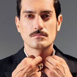 Argiris Pantazaras 飾演 Brother