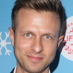 Jamie Spilchuk - Christmas Around the Corner演員 飾演Andrew