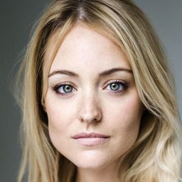 克莉絲汀娜·沃夫 飾演 Julie