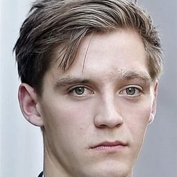 喬納斯·內 - 騷動年代演員 飾演Stefan