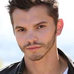 Jesus Licciardello - 與危險同眠演員 飾演Duncan