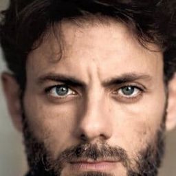 Fabrizio Nevola 飾演 Riccardo