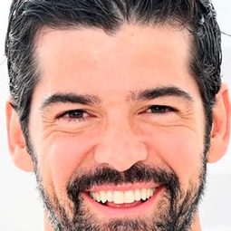 Miguel Ángel Muñoz - 説話演員 飾演El Adicto al Porno