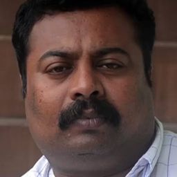 Sohan Seenulal 飾演 Santhosh